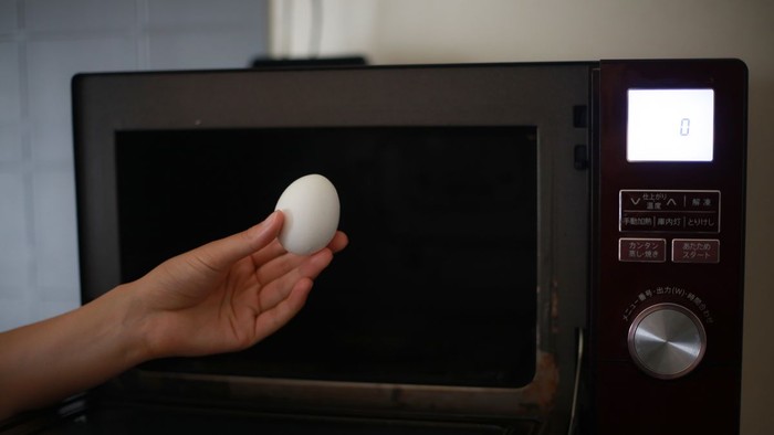 Coba Panaskan Telur Rebus di Microwave, Wanita Ini Hampir Celaka Coba Panaskan Telur Rebus di Microwave, Wanita Ini Hampir Celaka