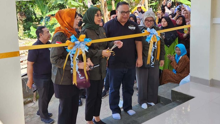 CT Arsa Resmikan Bantuan Masjid untuk Korban Gempa di Cianjur CT Arsa Foundation bersama berbuatbaik.id meresmikan bantuan pembangunan masjid yang sebelumnya rusak parah akibat gempa bumi berkekuatan M 5,6 yang mengguncang Cianjur November 2023 lalu.