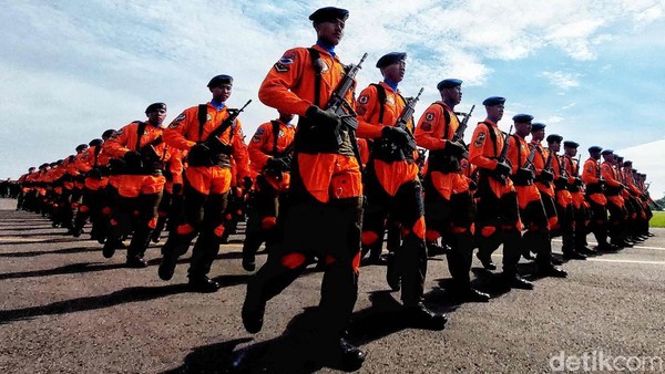 Potret Defile Pasukan di Gladi Bersih HUT ke-77 TNI AU