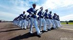 Potret Defile Pasukan di Gladi Bersih HUT ke-77 TNI AU