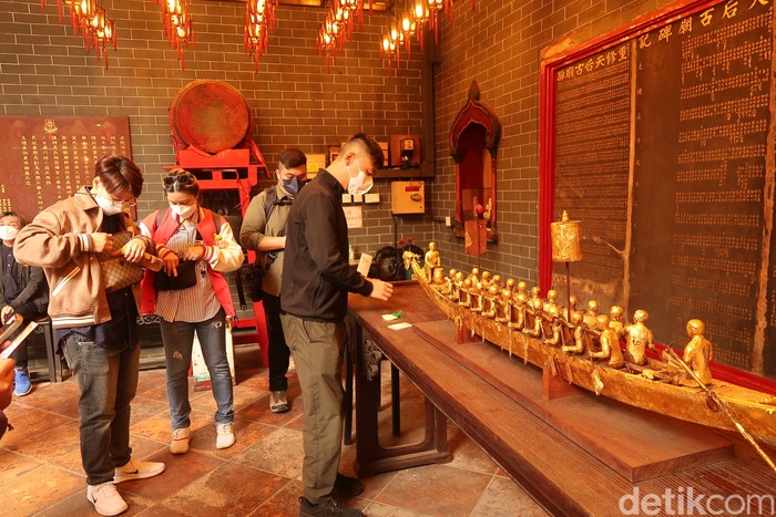 Dragon Boat di Tin Hau Temple Hong Kong