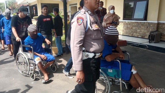 Dua begal di Indramayu yang dilumpuhkan polisi