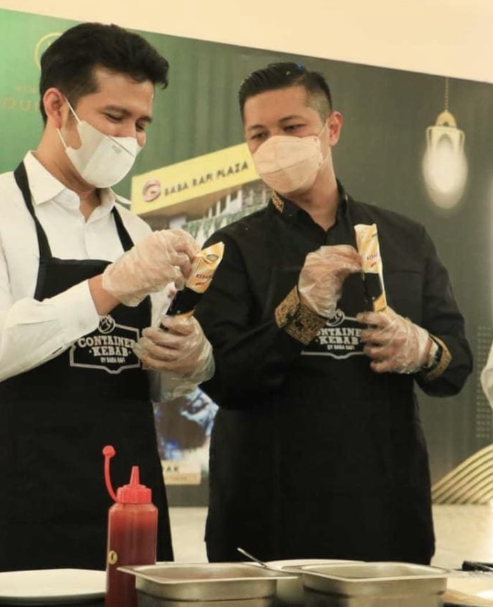 emil dardak dan istri