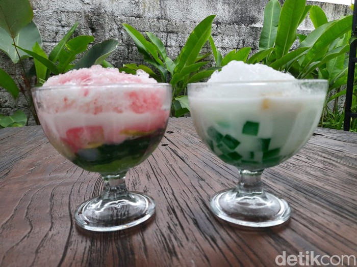 Es lholak-lholok dan es kisah kasih di Warung Mak Nyak Blitar