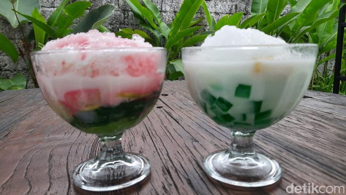 Es lholak-lholok dan es kisah kasih di Warung Mak Nyak Blitar