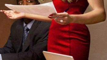 Foto profil di LinkedIn. Foto: Boredpanda