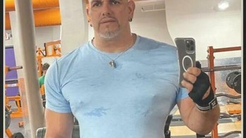 iPhonenya ikut bengkok. Foto: Boredpanda