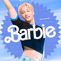 Sebagai pemeran Ken, Kai EXO yang disebut paling mirip. Fotonya saat menampilan lagu Rover mendukung editan poster film BARBIE. Foto: dok. Twitter @starfess
