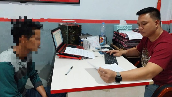 Pria inisial RK (29), bos salah satu perusahaan di Gorontalo dilaporkan ke polisi atas dugaan penipuan karena tidak membayar gaji karyawannya.