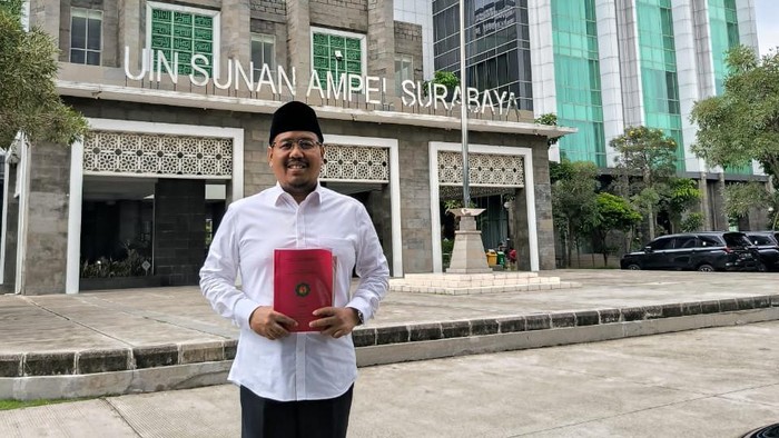Gus Sadad saat mengikuti ujian tertutup disertasinya di UINSA