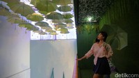 Yang ini adalah Secret Garden, ruangan ini memiliki pemandangan langsung ke mini golf dengan konsep summer. Hiasanya bunga dan payung berwarna hijau. (Agung Pambudhy)