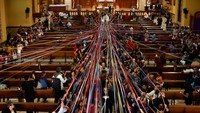 Prosesi yang dilakukan selama Pekan Suci ini dikenal sebagai Jesus Nazareno of the Ribbons.  