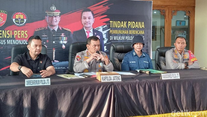 Kapolda Jateng Irjen Ahmad Luthfi saat jumpa pers di Mapolresta Solo, Kamis (6/4/2023).