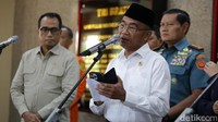 Menteri Koordinator Bidang Pembangunan Manusia dan Kebudayaan (Menko PMK) Muhadjir Effendy mewanti-wanti para pemudik untuk waspada saat berkendara di kawasan tempat wisata. Sebab, kata Muhadjir, kawasan tersebut rawan kecelakaan saat arus mudik dan balik.