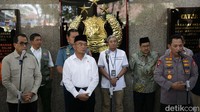 Menteri Koordinator Bidang Pembangunan Manusia dan Kebudayaan (Menko PMK) Muhadjir, Menteri Perhubungan Budi Karya Sumadi, Kapolri Jenderal Listyo Sigit Prabowo, Panglima TNI Laksamana Yudo Margono dan Menteri PUPR Basuki Hadimoeljono memberikan keterangan pers usai rakor persiapan mudik lebaran di Mabes Polri, Jakarta, Kamis (6/4/2023).