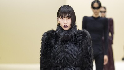 10 Koleksi Balenciaga Fall/Winter 2023, Busana Fungsional Tanpa Drama