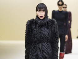 10 Koleksi Balenciaga Fall/Winter 2023, Busana Fungsional Tanpa Drama