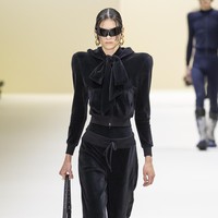 Fashion show koleksi Balenciaga Fall/Winter 2023 di kawasan Carrousel du Louvre, Paris, Prancis.  Foto: Victor VIRGILE/ Getty Images.