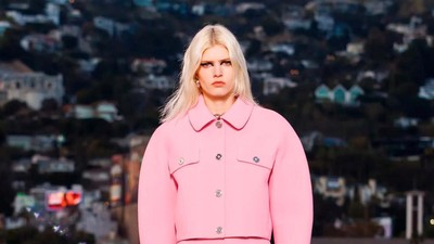 10 Koleksi Versace Fall/Winter 2023, Busana Glamour Terinspirasi Hollywood