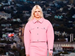 10 Koleksi Versace Fall/Winter 2023, Busana Glamour Terinspirasi Hollywood