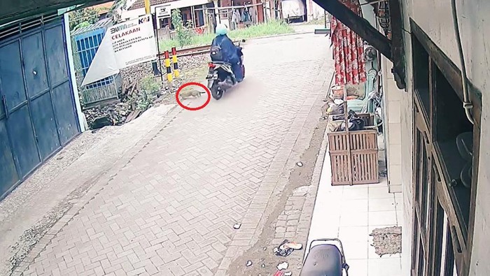 Kucing yang diduga memperingatkan korban kecelakaan kereta api di Candi, Sidoarjo.