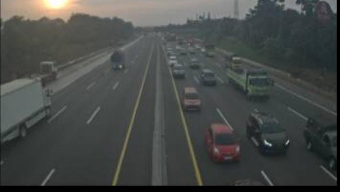 Lalin Tol Jakarta-Cikampek Macet di Beberapa Titik (dok.Travoy)