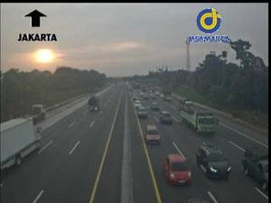 Lalin Tol Jakarta-Cikampek Macet di Beberapa Titik Sore ini