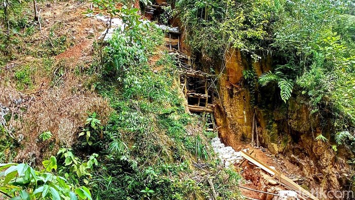 Lokasi tambang emas ilegal di Gunung Sanggabuana.