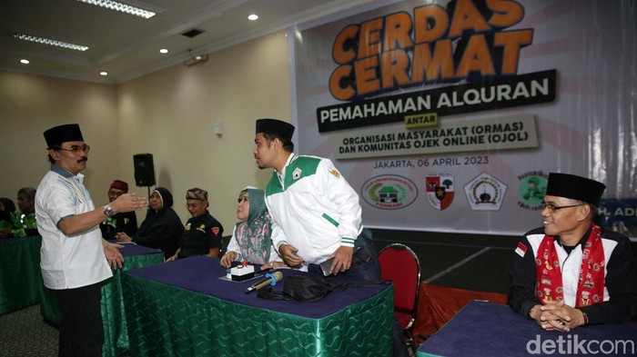 Mantan Menteri Pemuda dan Olahraga, Adhyaksa Dault punya cara unik dalam menyemarakan bulan suci Ramadan tahun ini. Adhyaksa menggelar Lomba Cerdas Cermat Pemahaman Al-Qur'an antar Ormas dan Komunitas Ojek Online (Ojol) di Jakarta, Kamis (6/4/2023).