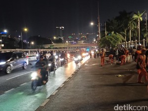Mahasiswa Tolak UU Ciptaker Bubar, Jalan Gatot Subroto Kembali Dibuka