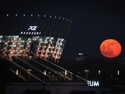 Melihat Fenomena Pink Moon di Langit Penjuru Dunia