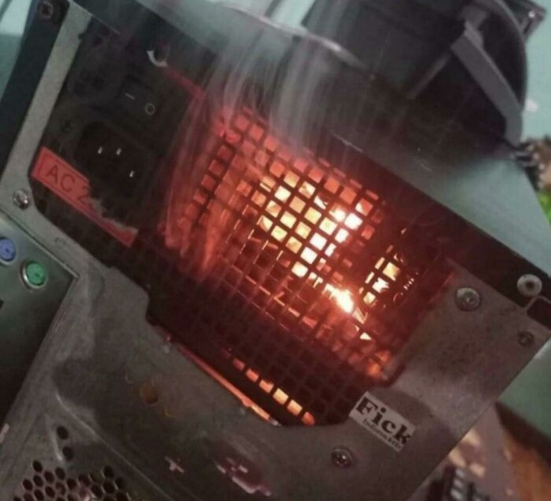 Jangan tunjukkan 10 foto berikut kepada anak IT! Yang ada, mereka bakal pusing setelah melihatnya.