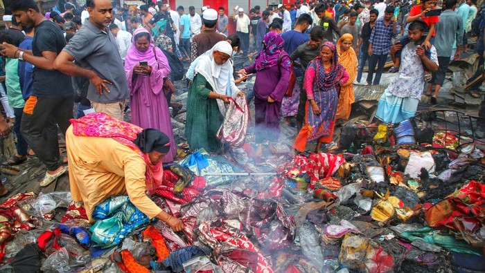 Fire-victim traders search for their merchandises, money and other valuables while smoke kept emanating from the charred ruins on Wednesday after a fire razes down Bangabazar shopping complex that housed several thousand shops at Phulbariai n Dhaka on April 05 , 2023. (Photo by Sony Ramany/NurPhoto via Getty Images)