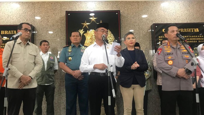 Menko PMK jumpa pers bersama Kapolri dan Menhub. (Firda/detikcom)