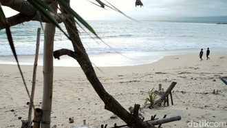 Ngeri! Kreator Garut Dibacok Preman Usai Viralkan Pungli Pantai Santolo