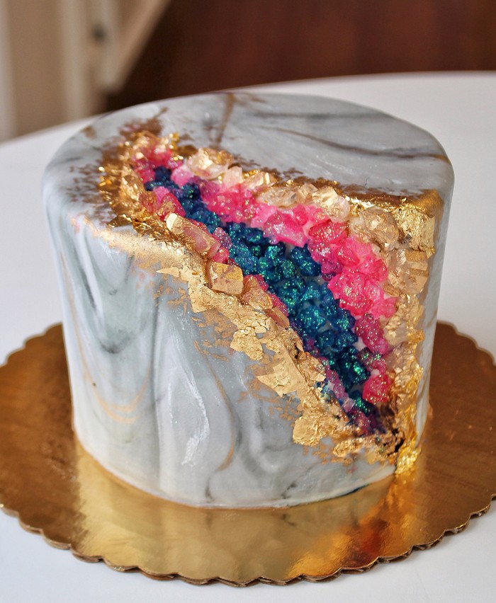 Mirip Kristal dan Permata, Ini Tampilan ‘Geode Cake’ yang Cantik Mirip Kristal dan Permata, Ini Tampilan ‘Geode Cake’ yang Cantik