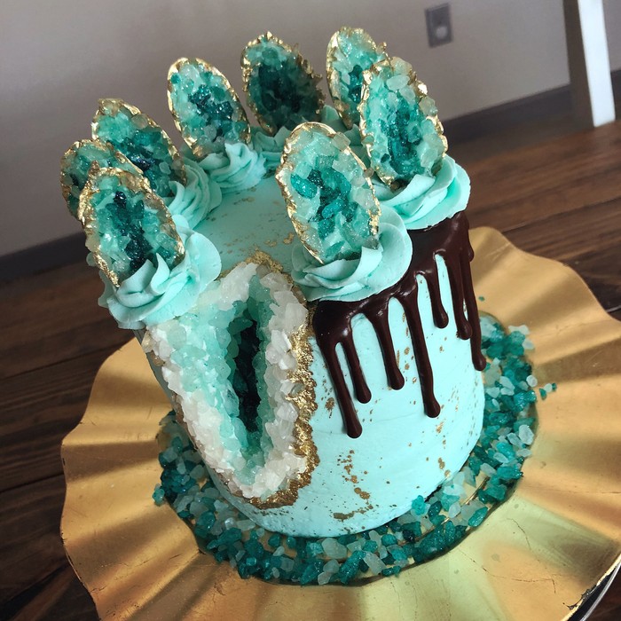 Mirip Kristal dan Permata, Ini Tampilan ‘Geode Cake’ yang Cantik