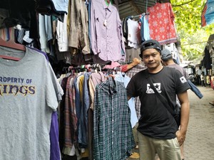 Pedagang Pakaian Bekas Impor di Pasar Karang Sukun Menolak Tutup
