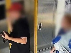 Pasangan Ini Diburu Polisi karena Bawa Platipus Naik Kereta