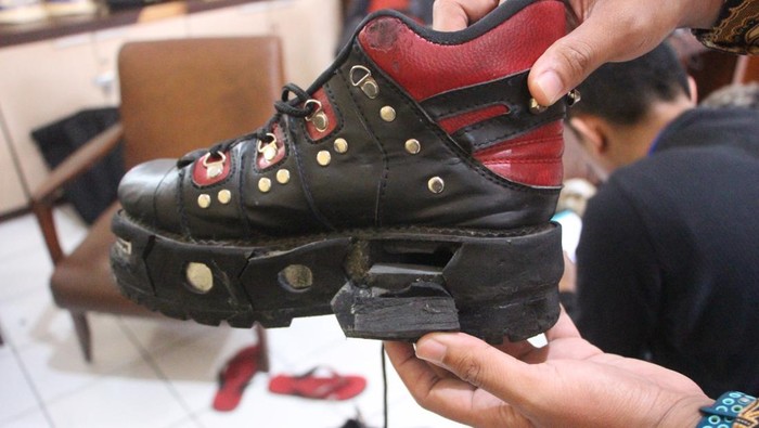 Pengunjung Rutan Bandung nekat selundupkan barang diduga sabu di sepatu.