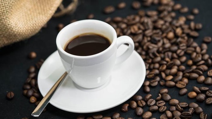 Ini 4 Perbedaan Nutrisi Kopi dan Matcha, Mana Lebih Sehat?