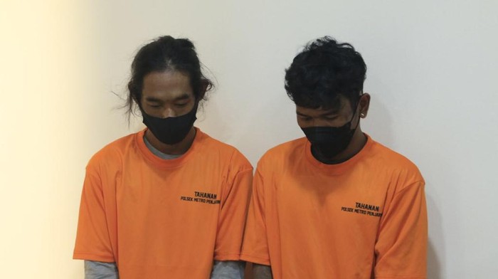 Polisi tangkap dua preman yang memalak sopir pikat di Jembatan Tiga, Jakut, pakai cutter (dok. Istimewa)