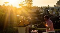 Festival Qingming adalah ritual tahunan etnis Tionghoa untuk bersembahyang dan ziarah kubur sesuai dengan ajaran Khong Hu Cu.