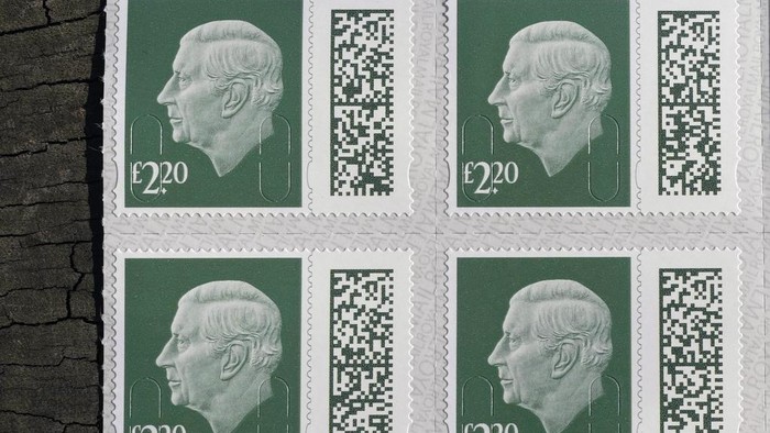 Prangko Raja Charles Resmi Dijual, Harganya Naik Prangko standar Royal Mail bergambar Raja Charles tanpa mahkota mulai dijual. Intip penampakannya.