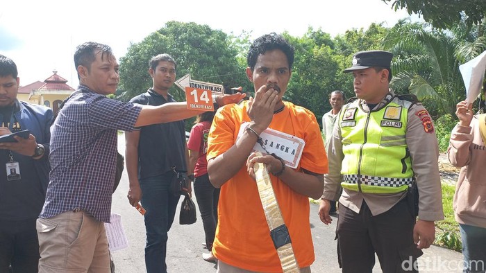 Rekonstruksi pembunuhan gegara asmara di Jambi.