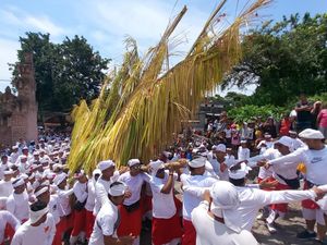 Tradisi Bukakak Desa Giri Emas, Ungkapan Syukur Hasil Pertanian yang Melimpah