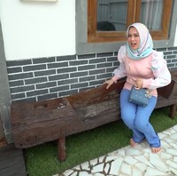 Adelia mengatakan, Pasha mencintai barang-barang etnik. Tak heran bila barang tersebut menghiasi setiap sudut rumah. (Foto: YouTube/Shanty Denny)