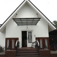 Rumah Pasha Ungu berkonsep desain semi minimalis. Menurut istrinya, Adelia Wilhelmina, pria bernama Sigit Purnomo Syamsuddin Said itu berperan aktif dalam mendesain rumah. (Foto: YouTube/Shanty Denny)
