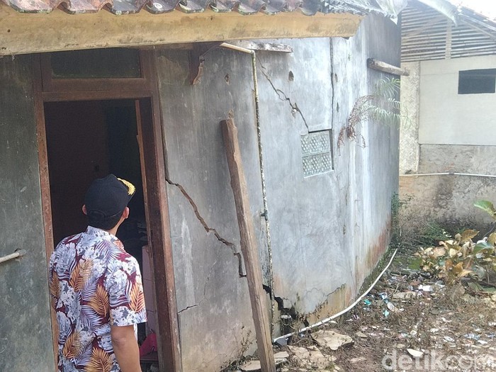 Rumah terdampak pergerakan tanah di Majalengka.