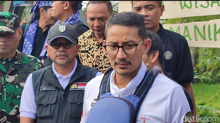 Sandiaga Uno saat berkunjung ke Kabupaten Ciamis, Jawa Barat pada Kamis (6/4/2023).